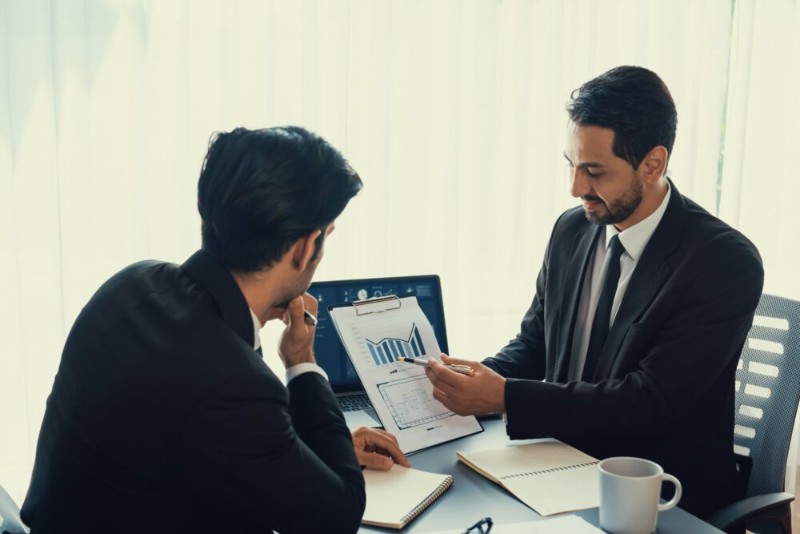 financial-advisor-scaled-1 financial-advisor-scaled-1