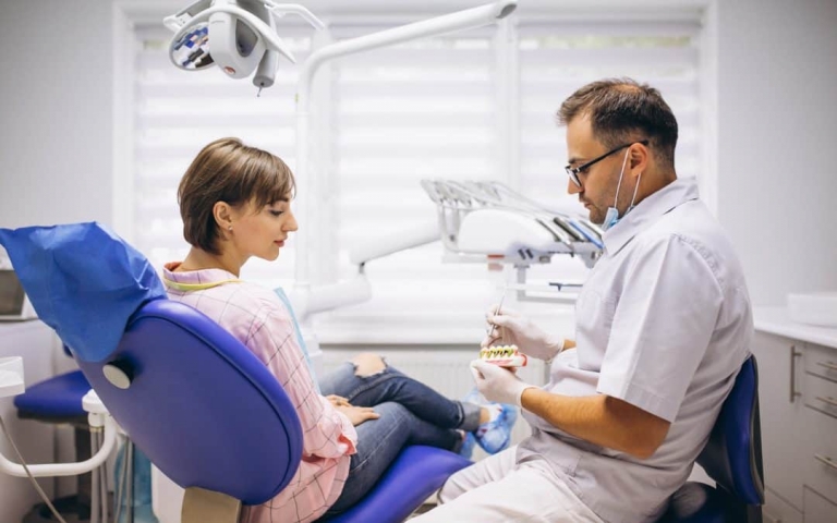 dentist dentistry smile patient white dental 1446761 pxhere.com  1080x675 1 768x480