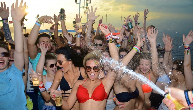ZANTE BEST BOAT PARTY min 1 768x436