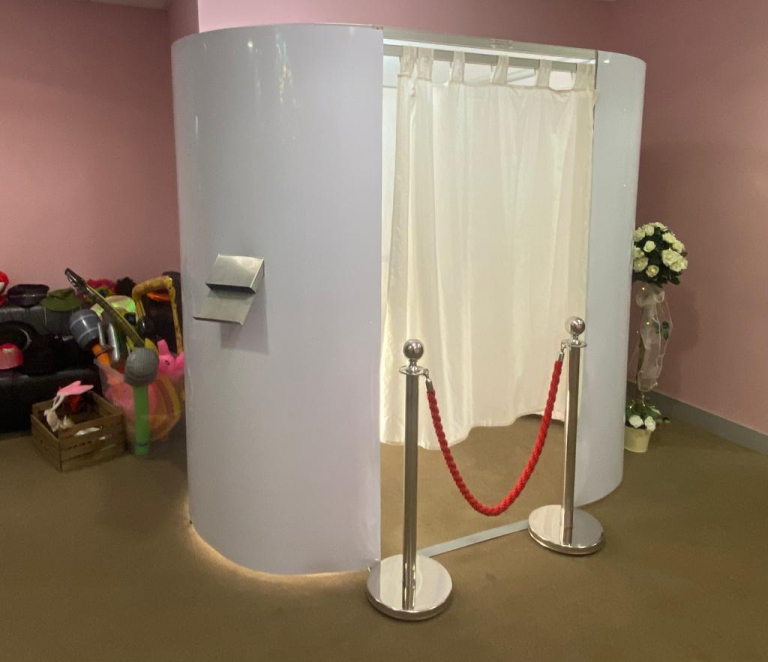 midlands photo booth hire 768x662