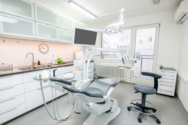 dental clinic dubai 768x512